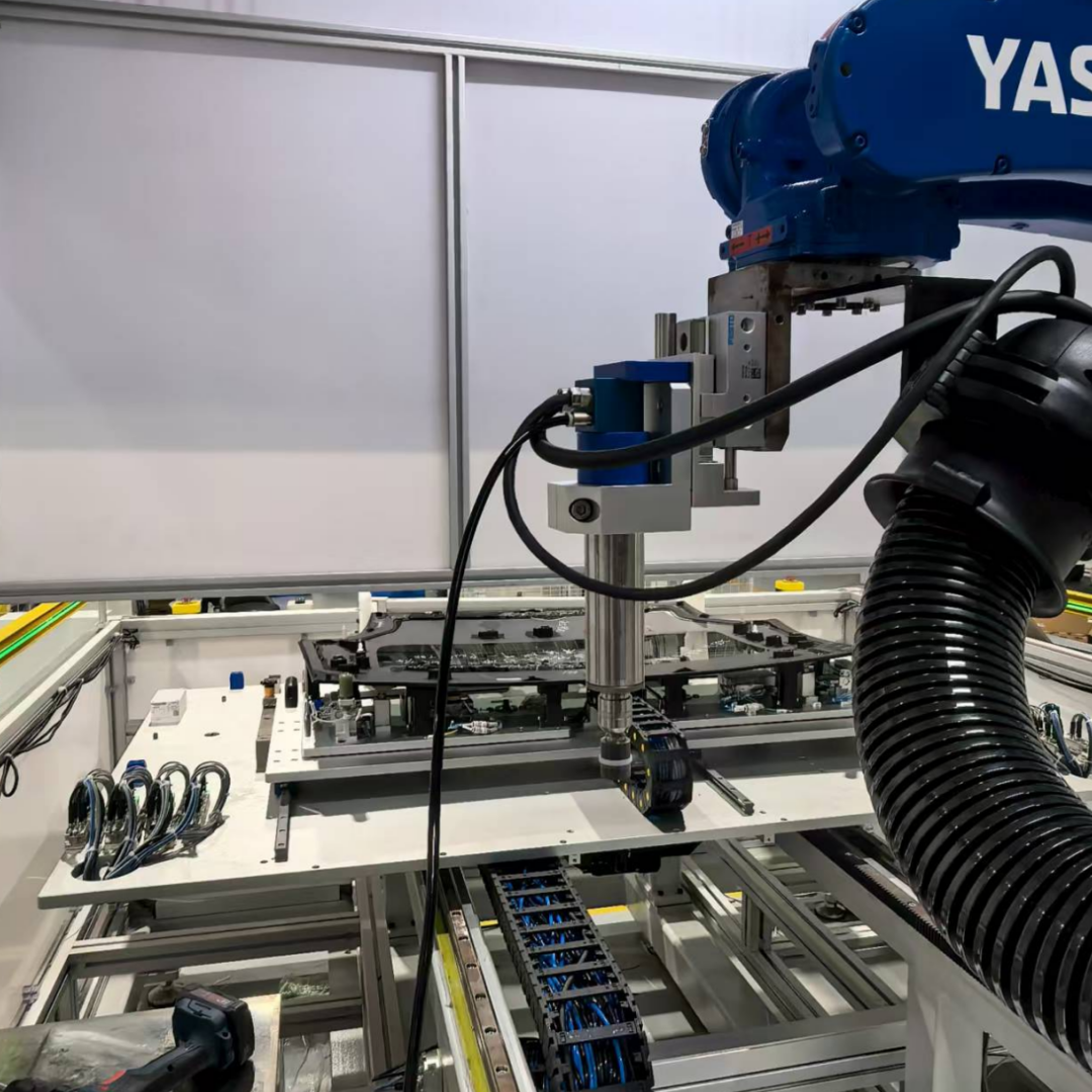 Sonotec Ultrasonic Cutting Knife HP-8701 Yaskawa GP12 Robot for Ultrasonic