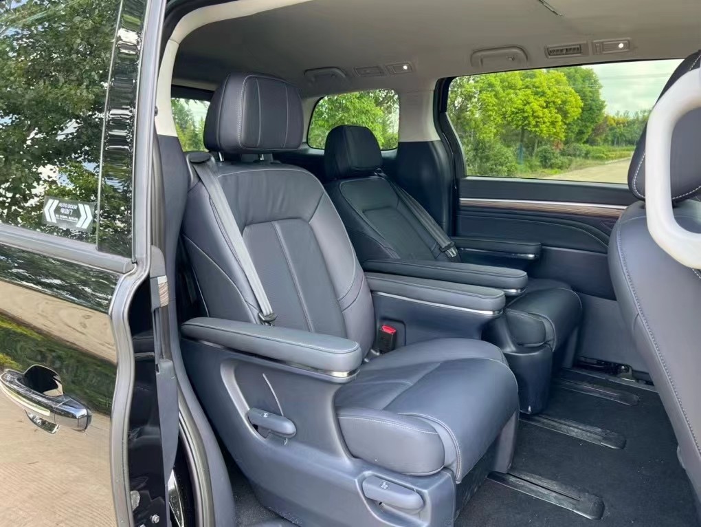 Trumpchi M8 2021 Leading Series 390T Zhizun Version Large 7 Seats MPV 2.0T Gasoline