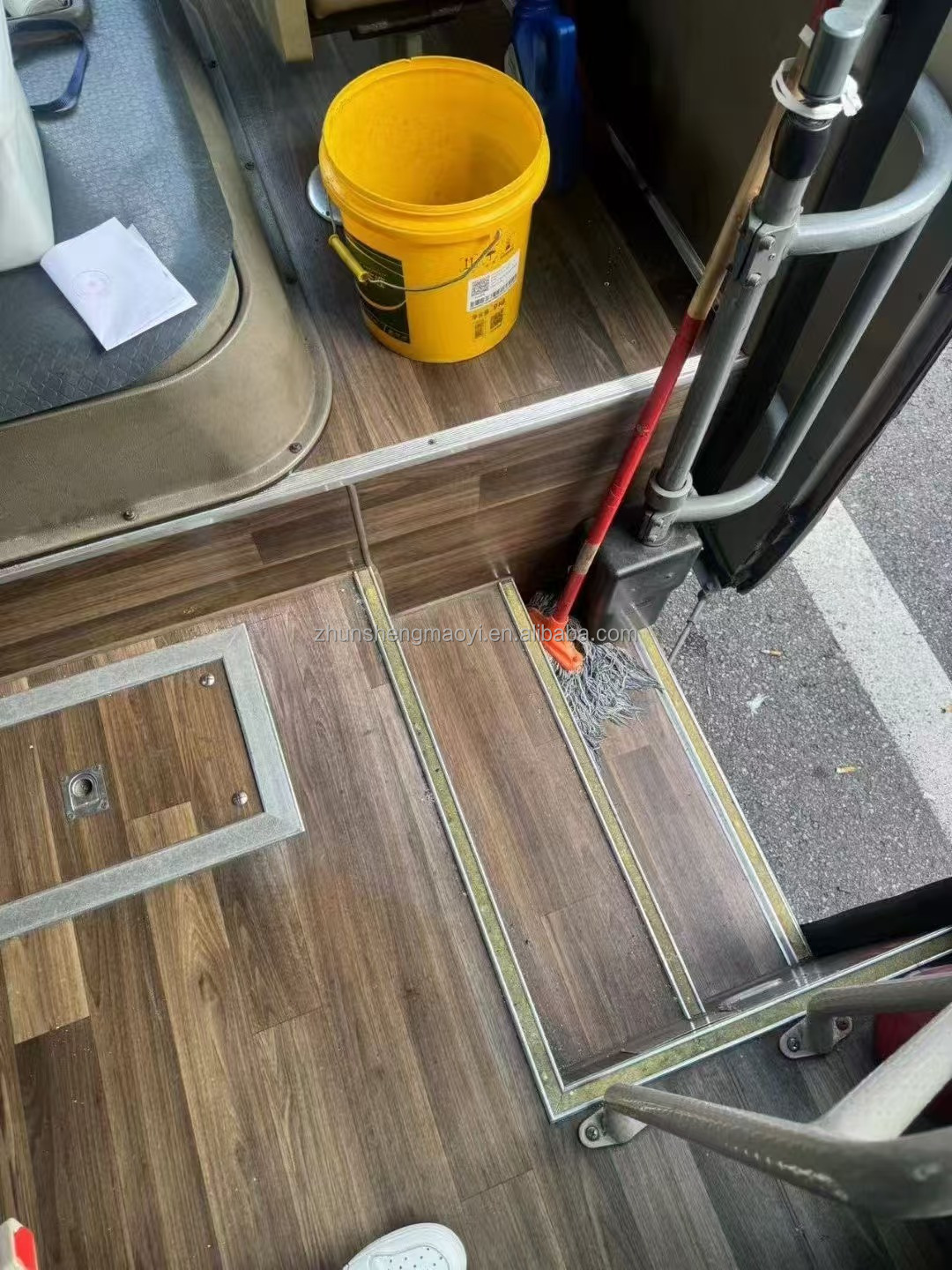 3 Emission Standard Used 49-Seat Midsize Passenger Bus with Manual Transmission