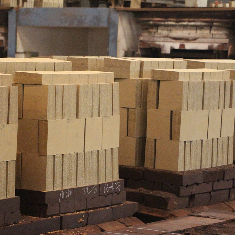 Direct Bond / Semi-Rebonded / Rebonded Magnesia Chrome Bricks For Smelting Copper / Aluminum / Lead / Platinum Superior Durability