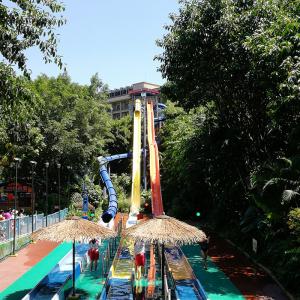 China Double Slide Freefall Aqua Playground Customized Speed Splash Water Park factory