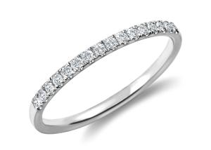 China Dainty 1.3mm 9k Silver Ring 925 Silver Material With 0.16Carat Moissanite factory