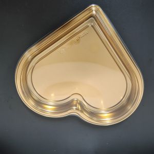 Customized heart shaped black gold bottom fruit container with transparent lid vacuum formed plastic PET packaging for disposable chocolate candy boxes for supermarkets