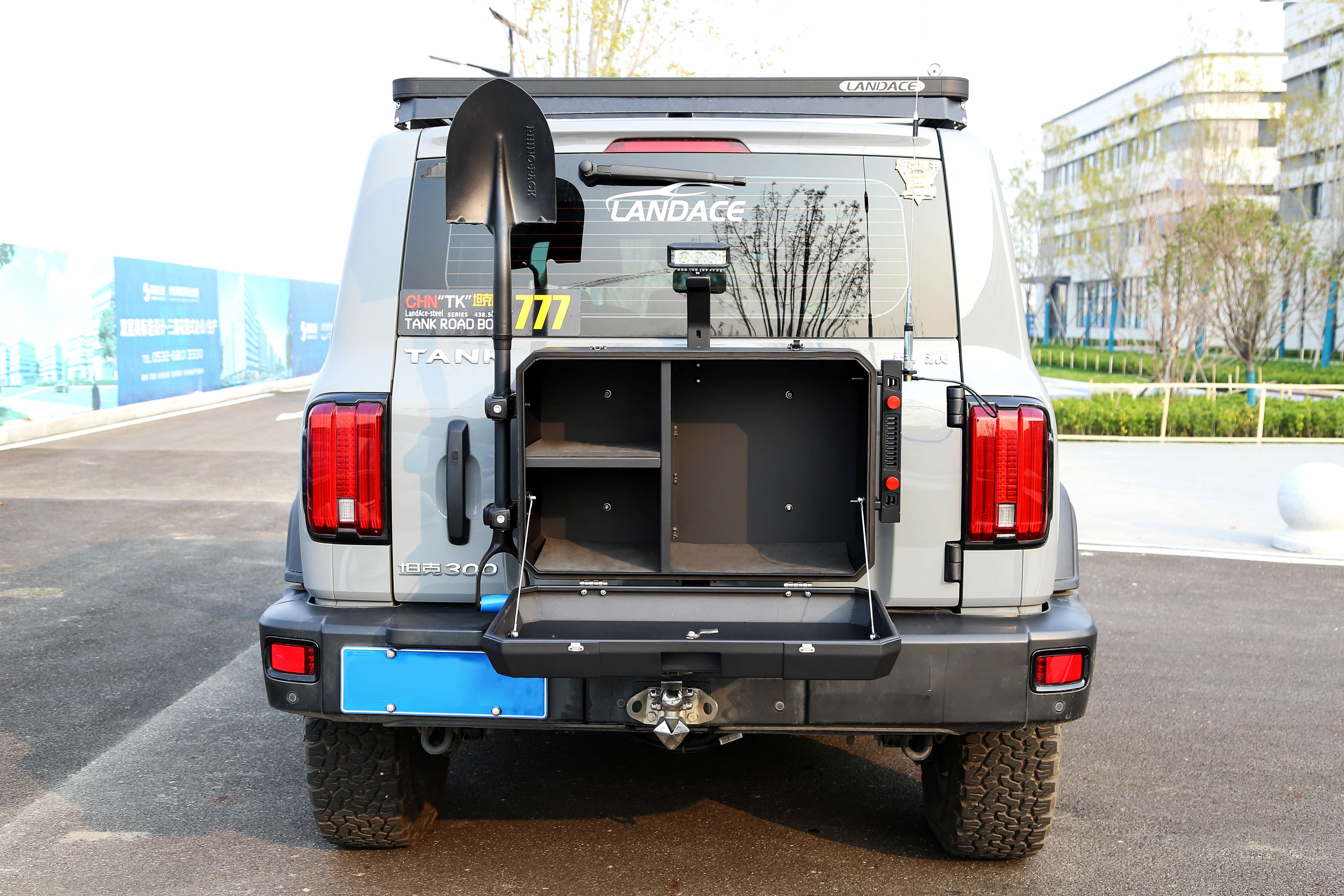 WEY TANK 300 Rear Door Outside Storage Box Bag Aluminum Alloy JEEP Fit Net Weight 13.4kg