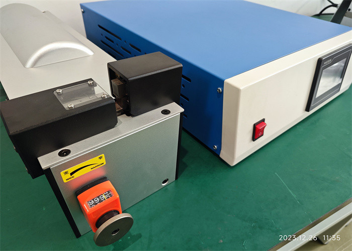 Plastic Metals Composite Materials Ultrasonic welding Machine By Tungsten Or Titanium Alloy Head