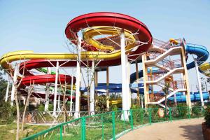 China Exciting Waterpark Equipment / Fiberglass Water Slides With 304 Stainless Steel Screw factory