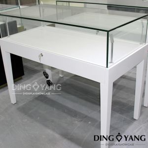 China Glossy White OEM Lockable Jewellery Shop Display Counters factory