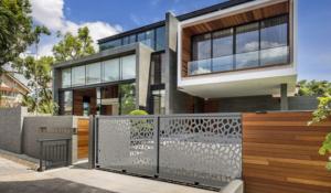 China Customized Aluminium Fences And Gates Swing Rustproof Features factory