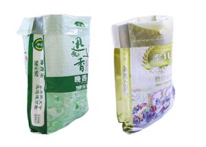 China PP Woven Laminated Animal Feed Bags , Dog Food 15kg Bag Double Stitched factory
