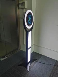China Automatic Digital IPad Photo Booth Machine Social Media Camera With Lights factory