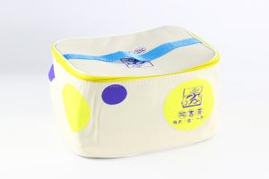 China Portable Soft Lunch Cooler 80gsm Silk Screen Printed Zippered Oxford Fabric factory