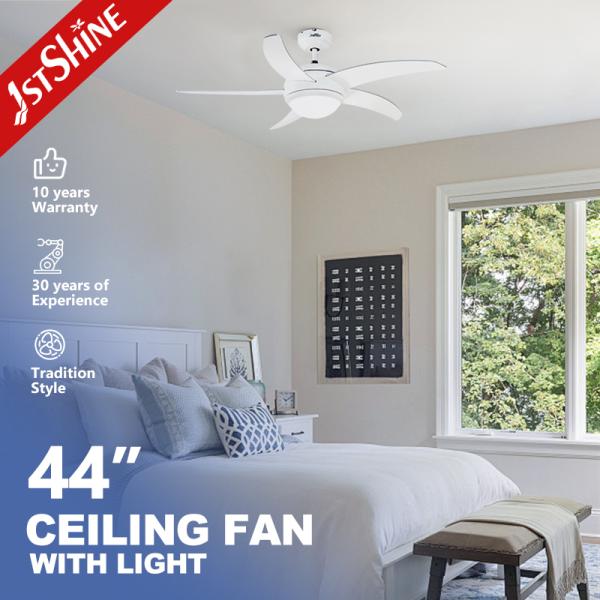 China 30W Motor 44 Inch LED Ceiling Fan Light DC Motor With 5 MDF Blades factory