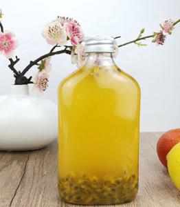 China 0.35 Liters Disposable Drinking Bottles With Caps Plastic Smoothie Bottles factory