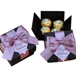 China Customized Printing Luxury White Party Candy Bar Box Weeding Door Gift Chocolate Box With Ribbon factory