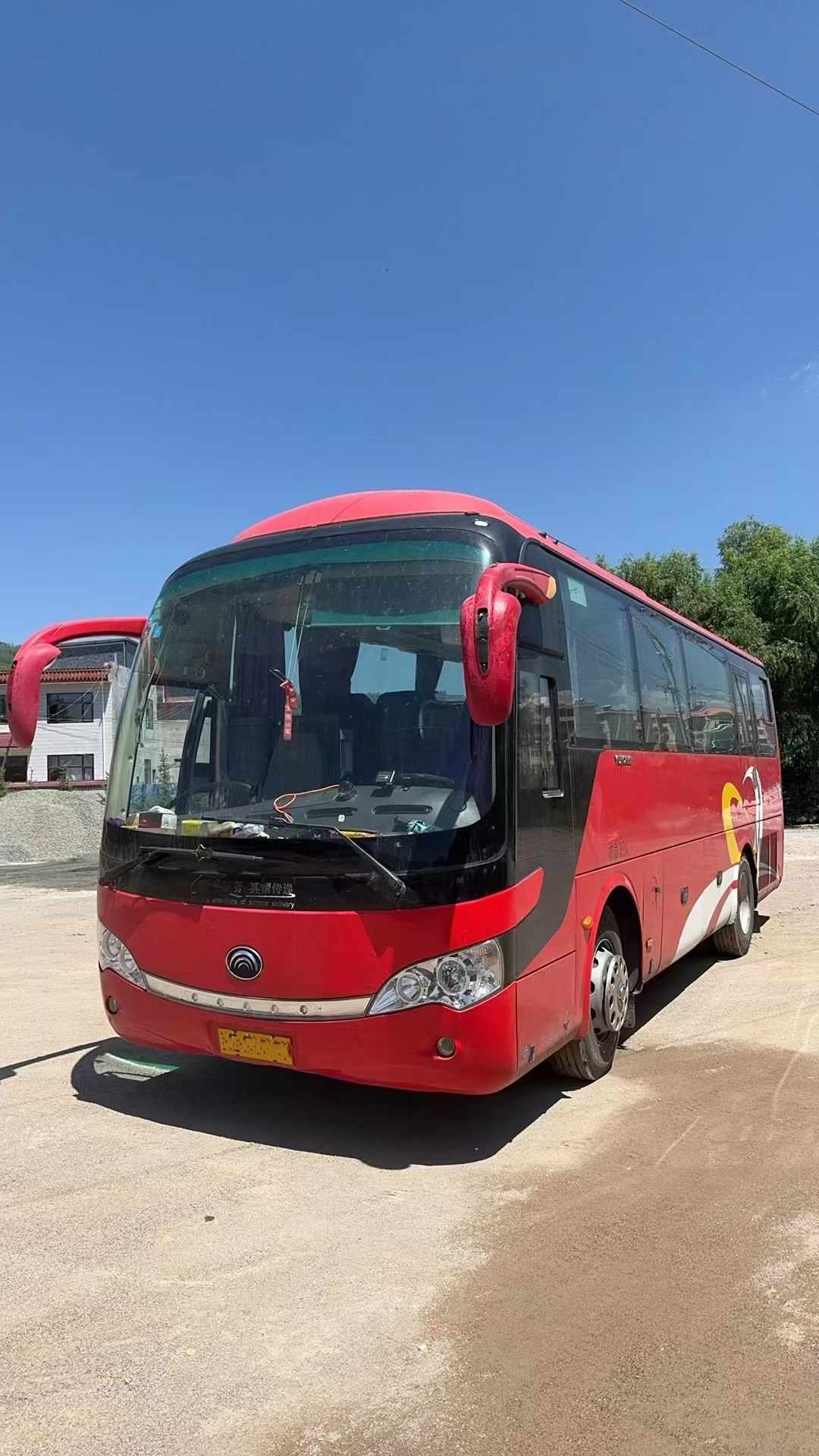 39 Seats Coach Buses Tourist Luxury Bus with Equipped Air Suspension