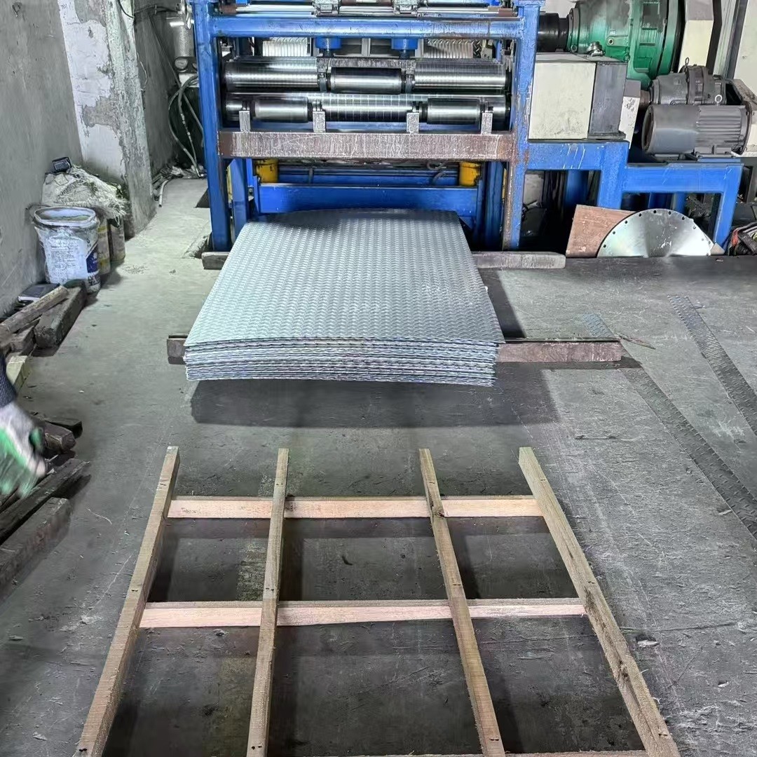 201 304 316L Anti Slip Checkered Plate Stainless Steel Thickness 0.5 - 8.0mm