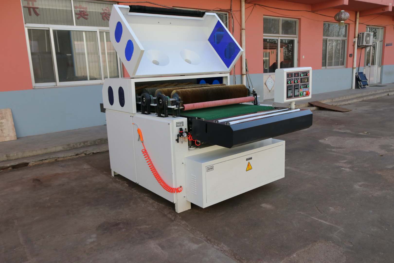 DT1000-4K Long Service Life Wire Brush Machine for Metal Surface Polishing