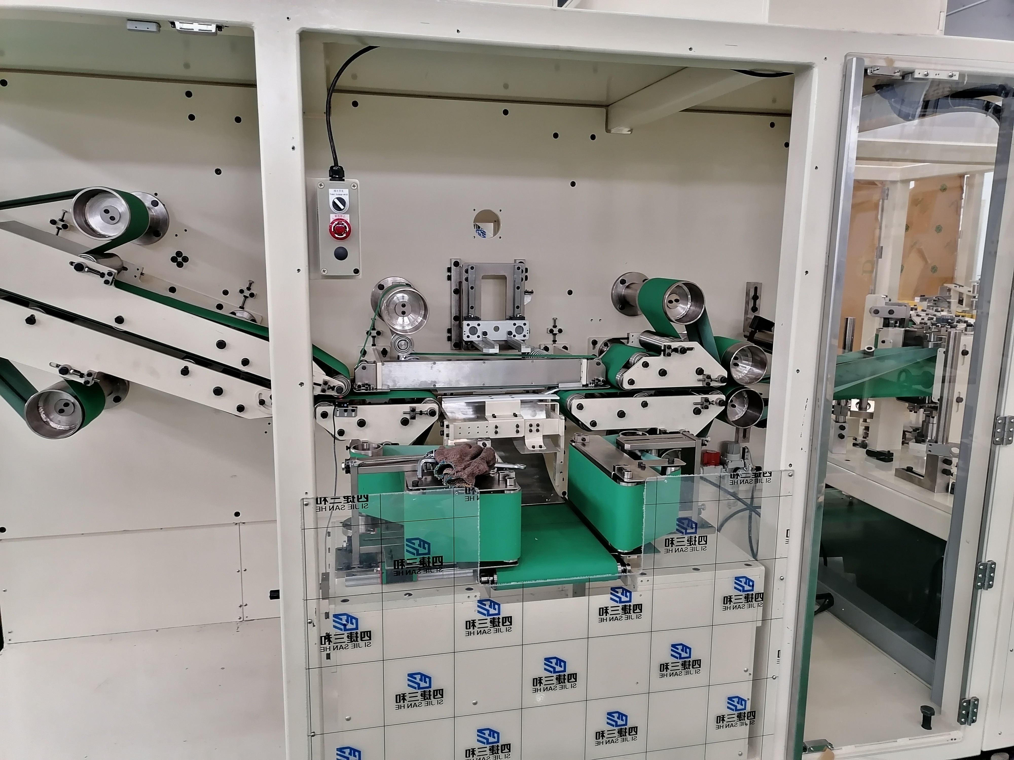 Eco Friendly Sanitary Pads Stacking Machine , Full Auto Sanitary Napkin Stacker