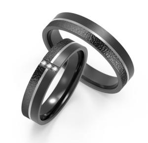 China Stylish Black Titanium Alloy Couple Ring Embellished With Zircon Unique Texture Design factory