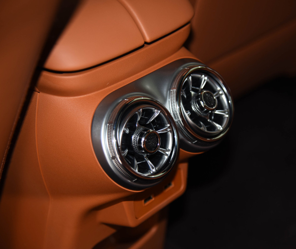 ORA Lightningmao 2022 600km Four Wheel Drive High Performance Electric Sedan