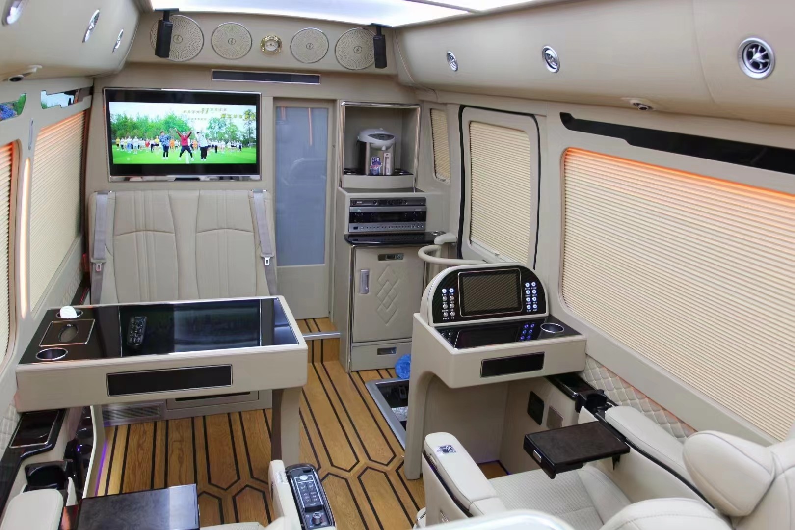 Toyota Coaster 8 Seater Tourist Bus Business Reception Bus Gasoline Rear Drive 4×2 Manual