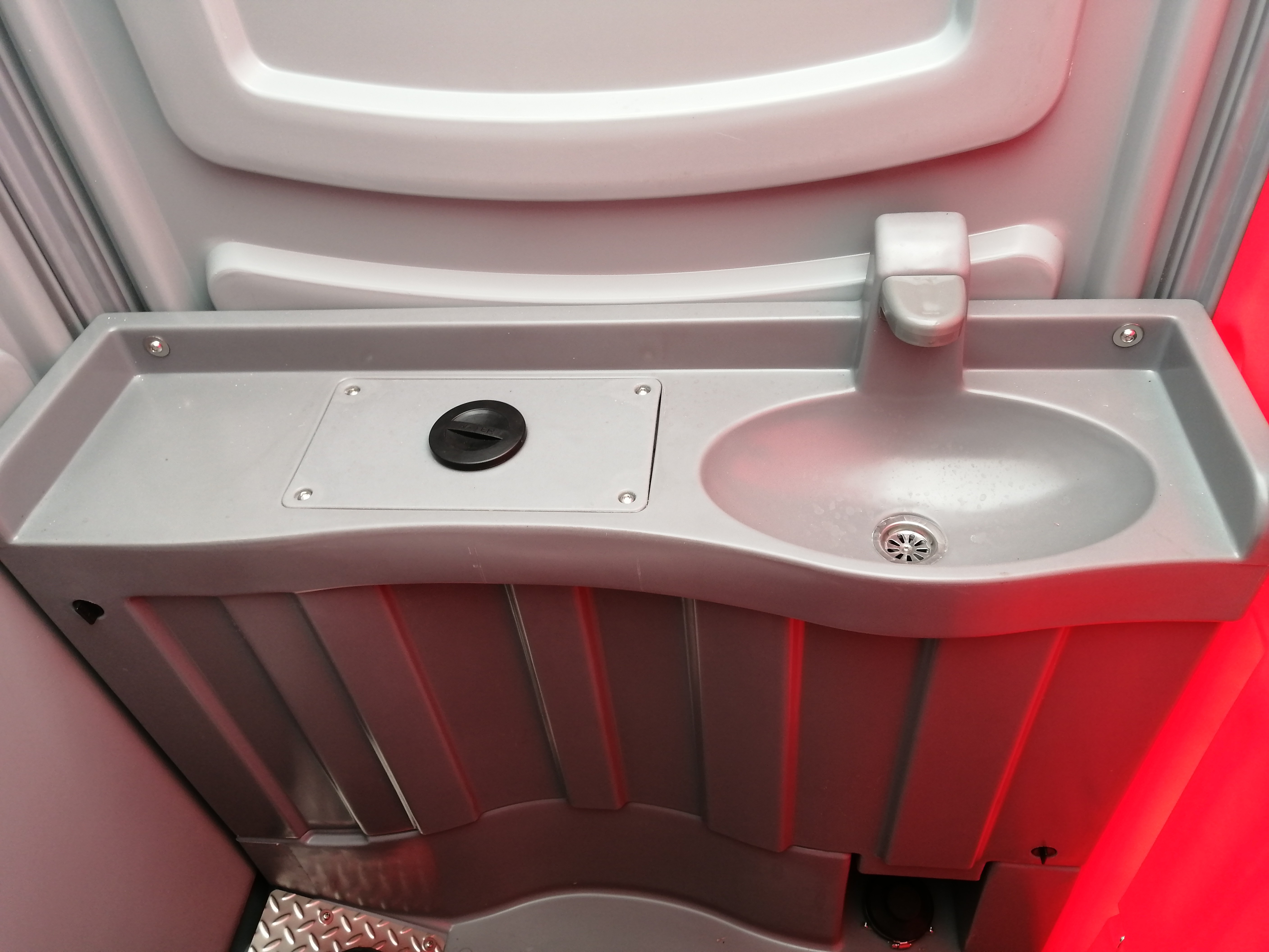 Portable Readymade Plastic Toilet Anti UV HDPE Construction Site Restrooms