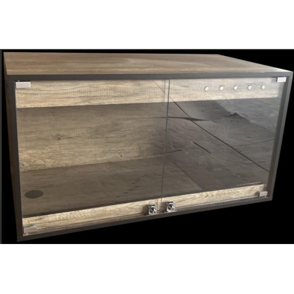 China Compact Reptile Feeding Box Moisture Proof With Ventilation Fan And Window factory