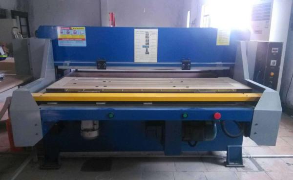 Nonmetal Materials Hydraulic Die Cutting Machine Single / Double Side Automatic