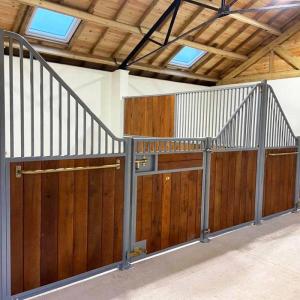 China Outlet Horse Stables Customized Racecourse Equestrian Club Fence Construction Panels factory