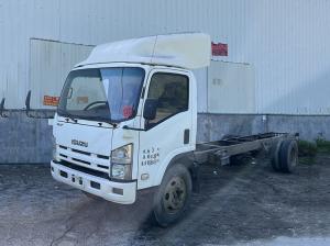 China Mid Range Isuzu Used Trucks 4X2 Drive Diesel Second Hand Commercial Truck factory