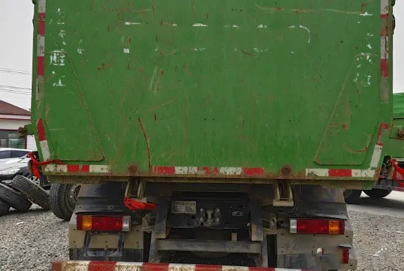Used Diesel Trucks 12 Tires Head Cabin 8×4 Drive Mode 375hp 2nd Hand SHACMAN Dump Truck