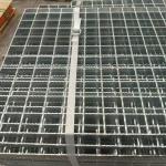 3mm 35mm Reinforced Bearing Bar Steel Grating For Heavy Duty Floor