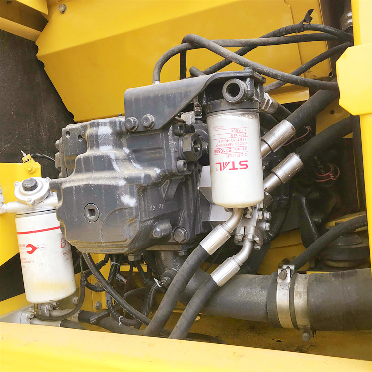 110 KW Good Condition Japan Original 20 Ton Hydraulic Used Komatsu PC200 8 Excavator in Shanghai