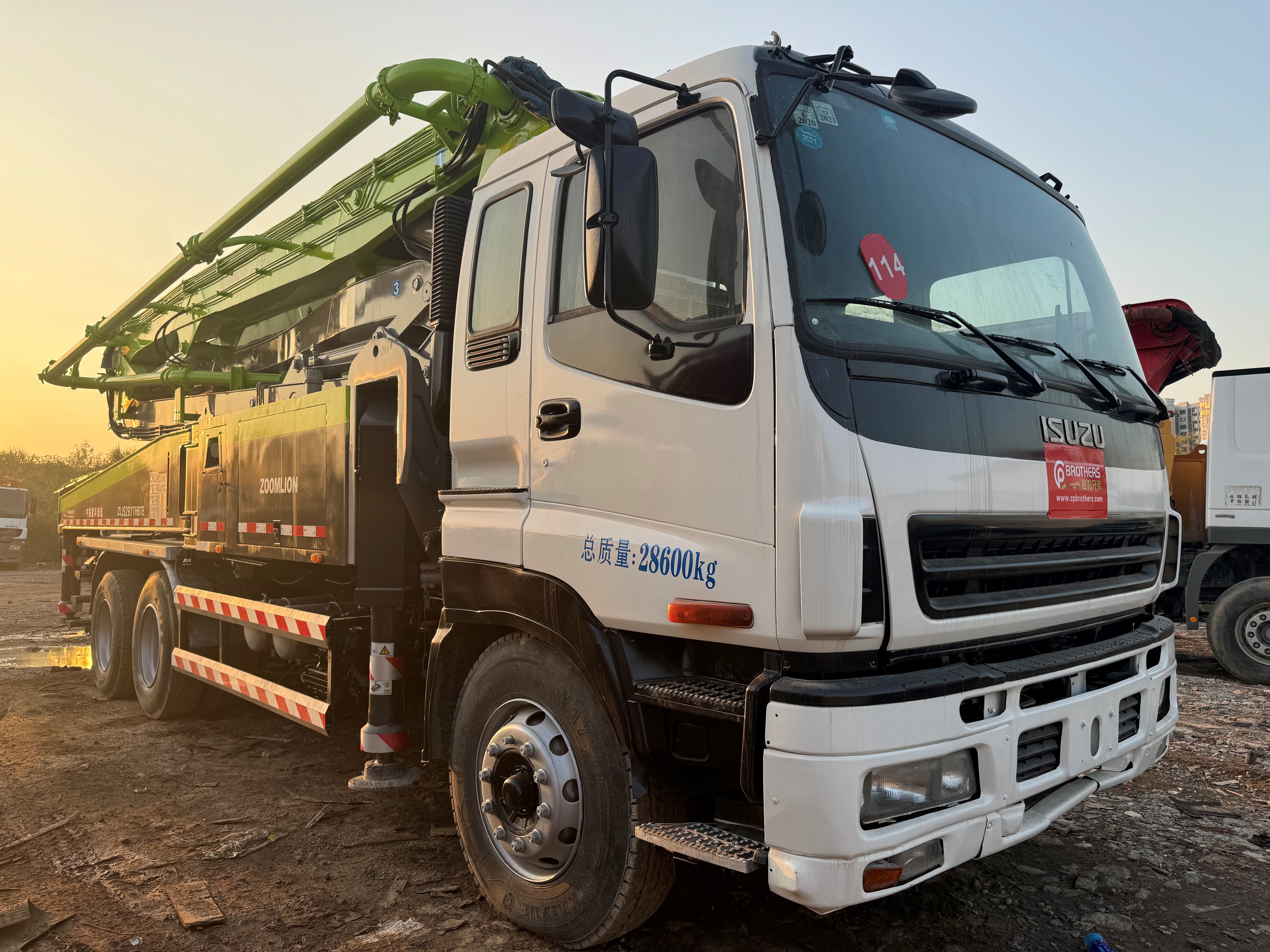 Refurbished 2013 Zoomlion 38 m concrete pump truck to install Isuzu chassis