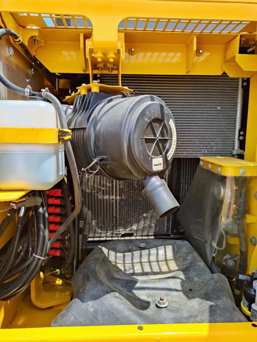 Low Working Hours Used Komatsu PC130-7 Excavator in Excellent Condition from Japan