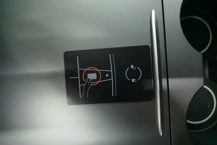 China Super Sport Car Electric Coupe Car Intelligent Luxury Sedan With Lithium