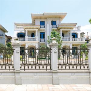 China Commercial Aluminum Railing Balusters Slat Fence Pickets Black Customized factory