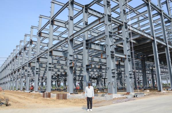 ISO9001 Prefabricated Light Steel Structure Building Construction Metal Workshop