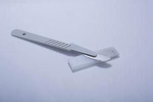 China Disposable sterile surgical scalpel with plastic handle factory