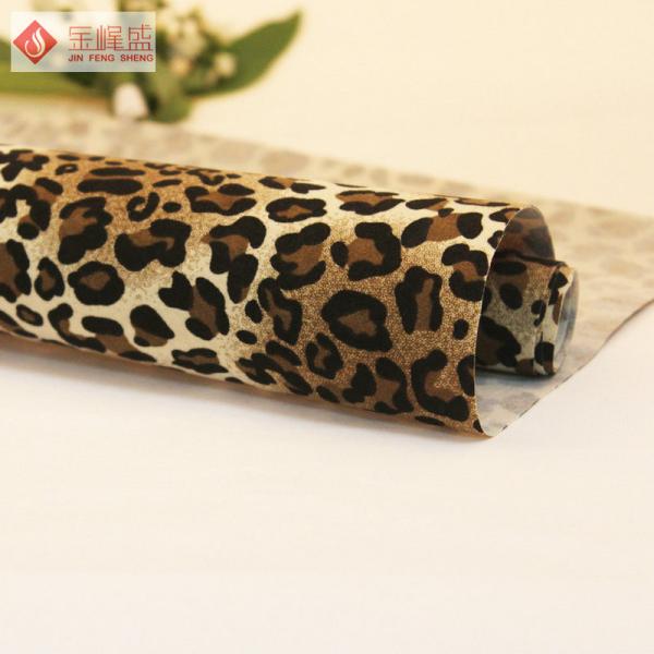 China Leopard Printed Polyester Non Woven Flock Velvet Fabric With Soft Plush factory