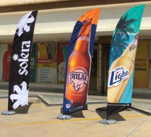 China Advertising Beauty &amp; Barber Windless Feather Flag Bundle Fly Banners with Water Bag Cross Base Spike Base factory