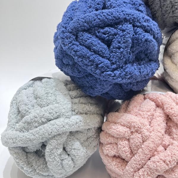 100% Polyester 1/21NM Super Soft Iceland Wool Yarn For Hand Knitting Blanket Hat