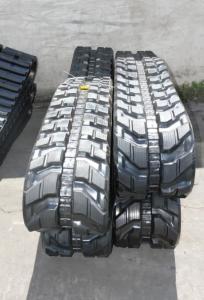 China 400mm Width Continuous Rubber Track With 76 Links Black Color factory