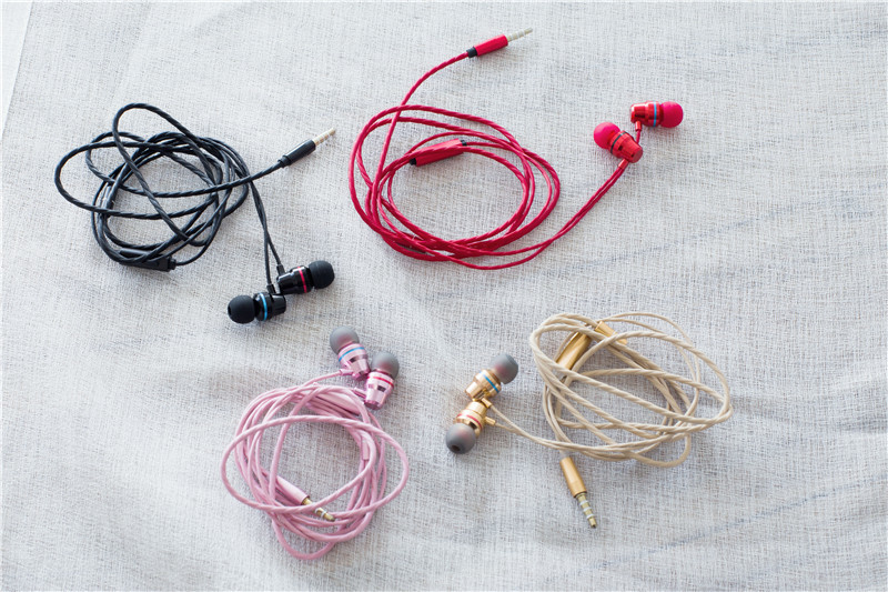 2018 new cell phone accessories wired earphone Voice principle moving coil 6u speaker with 3.5mm plug and long line