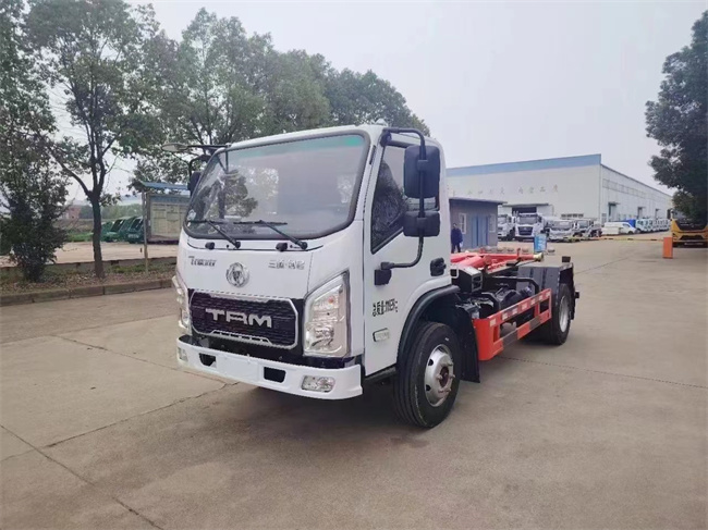 4x2 Hook Lift Trash Compactor Truck 9 Tons Loading Euro 6 Standard With 7.00R16 Tire