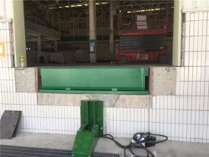 China Green 6Ton Hydraulic Dock Levelers With Swing Lip For Truck Loading And Unloading factory