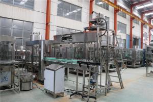 China Piston Vacuum Milk Bottle Filling Machine Medium Size With Belt Conveyor factory