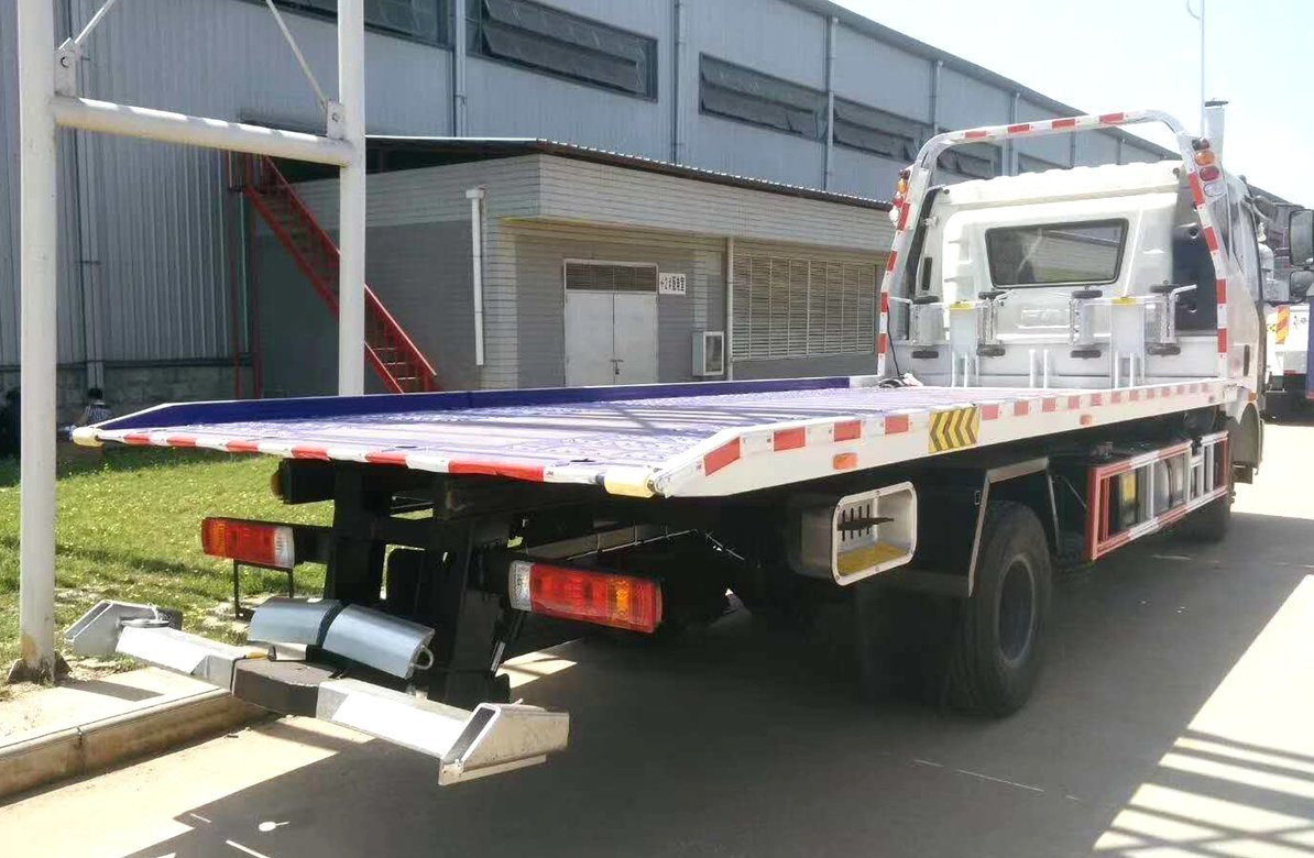 Wrecker Tow Truck Bed FAW J6L Model Single Axle 6 Wheels 160hp Loading 3.5 Tons LHD