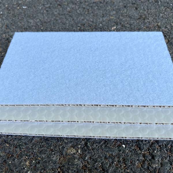 China 2400x1220mm 3mm 5mm 10mm V2 Flame Retardant PP Honeycomb Panel factory