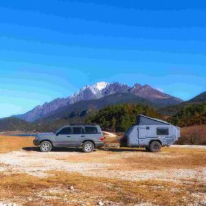 China NJSTAR Hard Floor Camper Off Grid Solar Trailer Customized White factory